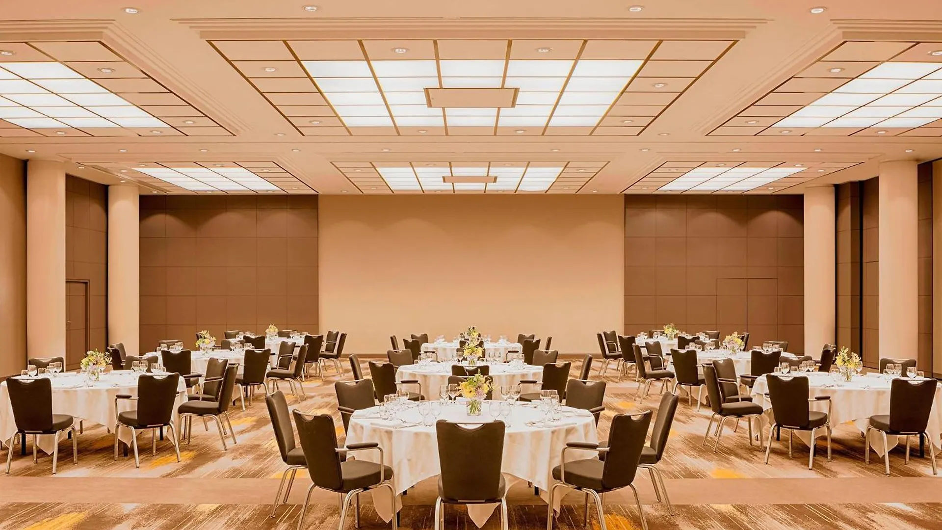 Sheraton Amsterdam Airport Hotel And Conference Center Схипхол