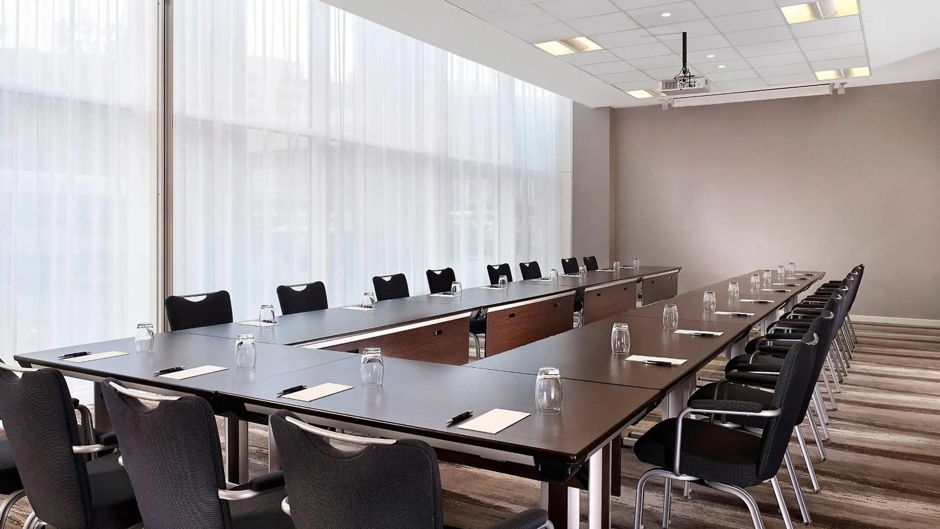 Sheraton Amsterdam Airport Hotel And Conference Center Схипхол