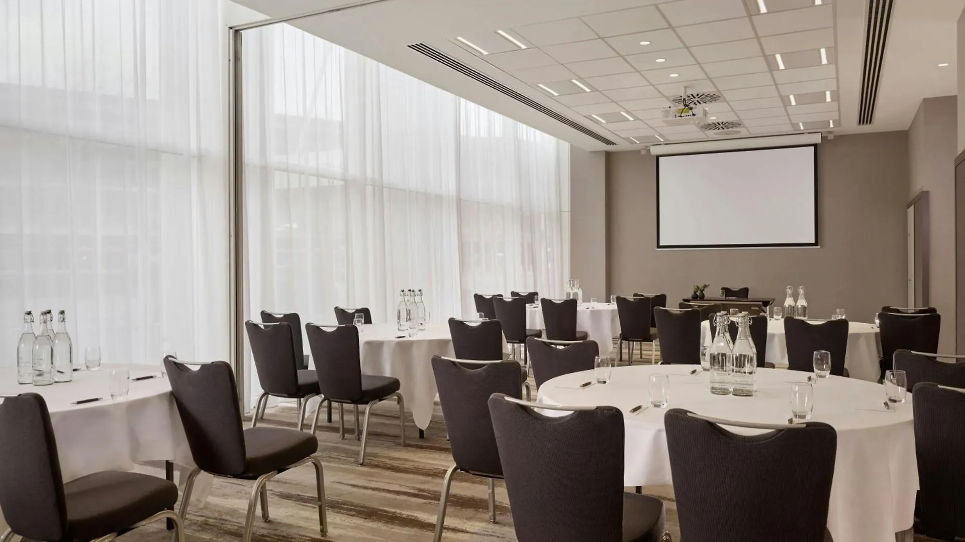 Sheraton Amsterdam Airport Hotel And Conference Center Схипхол